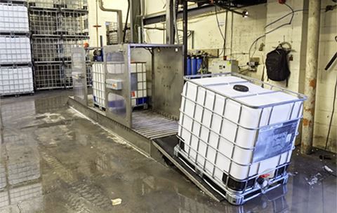 Système de nettoyage automatique par hydrojet pour réservoirs IBC